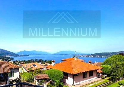 Foto Villa singola a Meina di 400 m² con 7 locali in vendita