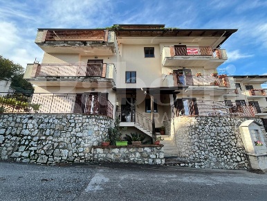 Foto Appartamento in Via Iacobelli 76, Alvignano di 91 m² con 3 locali