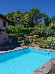 Foto Villa singola in Ghevio, Meina Dagnente di 250 m² con 6 locali