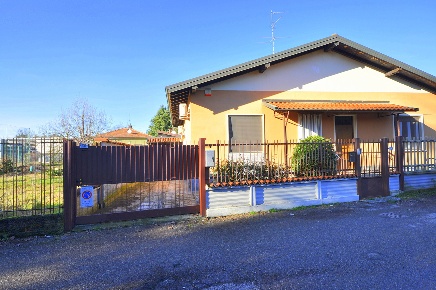 Foto Villa unifamiliare a Cuggiono Centro di 85 m² con 3 locali in vendita