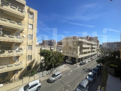 Foto Appartamento a Oristano Centro di 110 m² con 4 locali in vendita