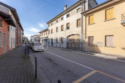 Foto Villa a schiera in Via Vittorio Emanuele 24, Teglio Veneto Centro