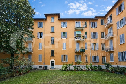 Foto Appartamento in Via Guerzoni 5, Milano Dergano di 84 m² con 2 locali