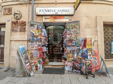 Foto Attività commerciale in Corso UMBERTO 4, Oristano Centro di 20 m²