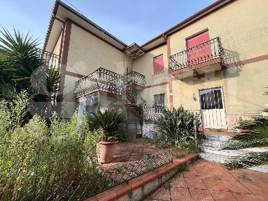 Foto Casa indipendente in Via Roma 527, Dragoni San Giorgio di 332 m²