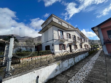 Foto Casa indipendente in Municipio, Gioia Sannitica Centro di 464 m²