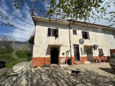 Foto Casa indipendente in Via Vergini snc, Alife di 252 m² con 3 locali
