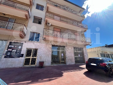 Foto Negozio in Cesare Battisti, Piedimonte Matese di 180 m² con 2 locali
