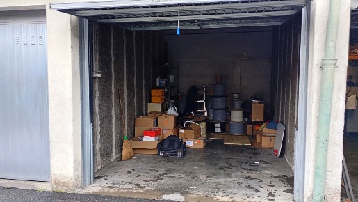 Foto Box in Via Degli Olmi 1, Magenta Centro di 13 m² in vendita