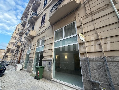 Foto Magazzino in Via Milano 11, Palermo Kalsa di 1100 m² in affitto