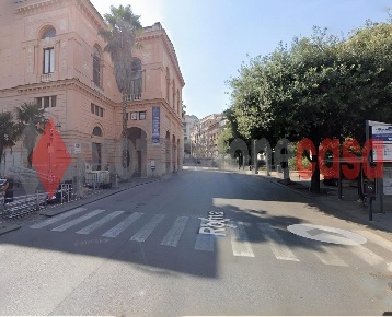 Foto Appartamento in Via Indipendenza 16, Salerno di 150 m² con 5 locali