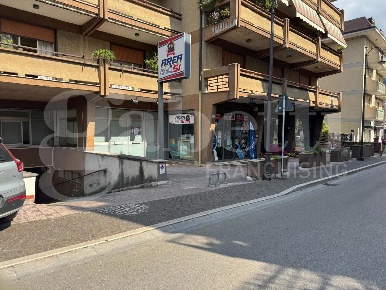 Foto Negozio in Via Matese snc, Piedimonte Matese di 220 m² con 2 locali