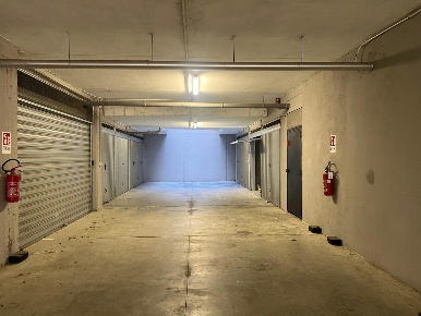 Foto Box in Via Costantino Beschi 87, Roma Acilia di 15 m² con 1 locali