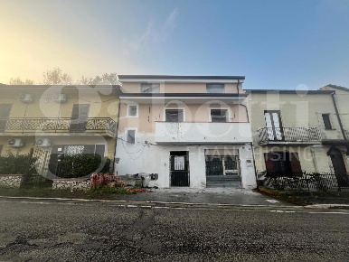 Foto Casa indipendente in Via Roma 10, Dragoni San Giorgio di 200 m²