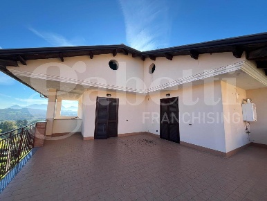 Foto Appartamento in Via Iacobelli snc, Alvignano di 240 m² con 4 locali