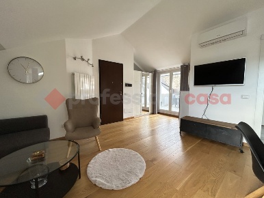 Foto Attico in Alla Rocca, Arona Centro di 65 m² con 2 locali in affitto