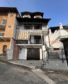 Foto Casa indipendente a Cumiana Centro di 120 m² con 5 locali in vendita