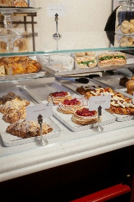 Foto Bar in via Cesare Battisti, Taranto Solito - Corvisea di 60 m²