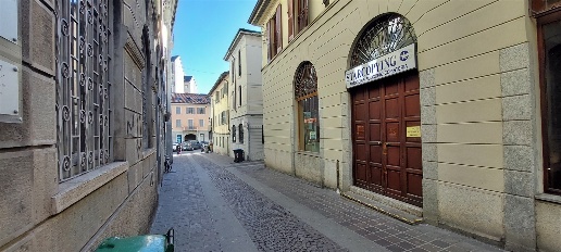 Foto Ufficio in Via Zanata, Monza Centro Storico di 90 m² con 5 locali