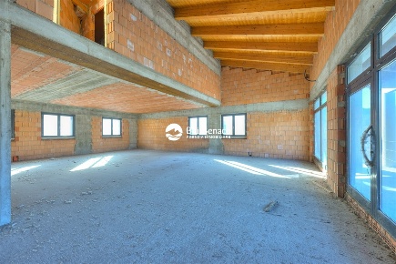 Foto Negozio in via zoller, Sabbio Chiese di 135 m² con 2 locali in vendita