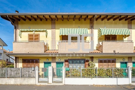Foto Villa a schiera in via Robolotti, Cesano Maderno di 135 m² in vendita