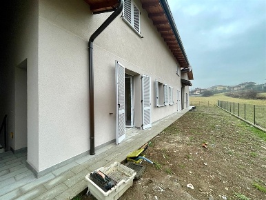 Foto Villa a schiera a Daverio di 120 m² con 2 locali in affitto