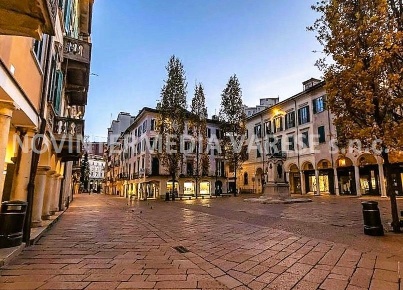 Foto Ufficio in via Romagnosi, Varese Centro di 300 m² con 10 locali
