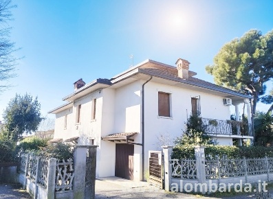 Foto Ufficio in Via San Francesco, Lazzate di 122 m² con 2 locali