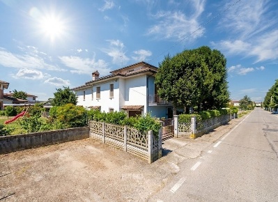 Foto Ufficio in Via San Francesco, Lazzate di 122 m² con 2 locali