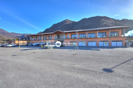 Foto Negozio in via zoller, Sabbio Chiese di 1200 m² con 12 locali