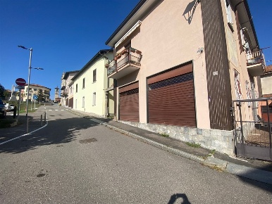 Foto Negozio in Via Matteotti, Castronno Centro di 50 m² con 1 locali