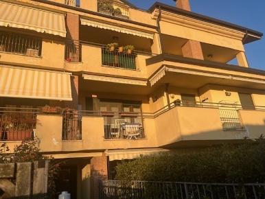 Foto Appartamento in VIA RESEGONE, Parabiago Centro di 90 m² con 3 locali