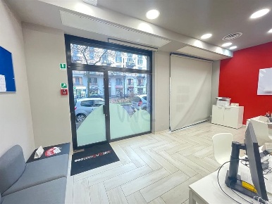 Foto Negozio in Viale Montenero, Milano Porta Romana - Medaglie d'Oro