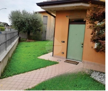 Foto Appartamento in Toscana, Rovato Centro di 142 m² con 5 locali