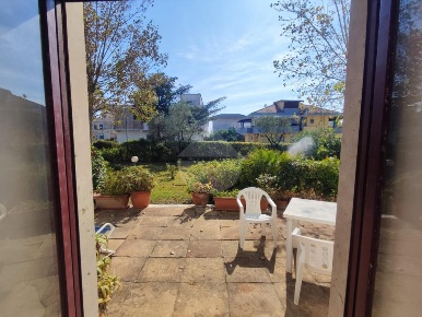 Foto Appartamento in VIA CRISTOFORO COLOMBO, Minturno di 90 m² con 5 locali