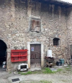 Foto Laboratorio in Pesarola, Rezzato di 90 m² con 2 locali in vendita