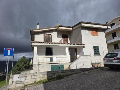 Foto Casa indipendente in GINO SATTA, Nuoro di 140 m² con 6 locali
