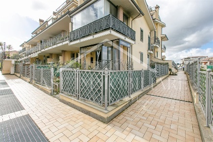 Foto Appartamento in via valle muricana, Roma Valle Muricana di 80 m²