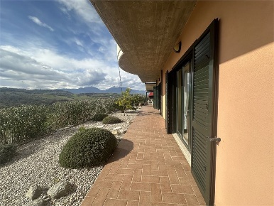 Foto Villa unifamiliare in Via Sant'Angelo, Bellante di 275 m² con 5 locali