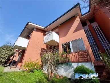 Foto Villa a schiera in Via Castellamonte, Banchette di 258 m² con 6 locali