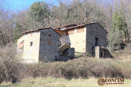 Foto Rustico in Via Costa, Pontremoli di 350 m² con 10 locali in vendita