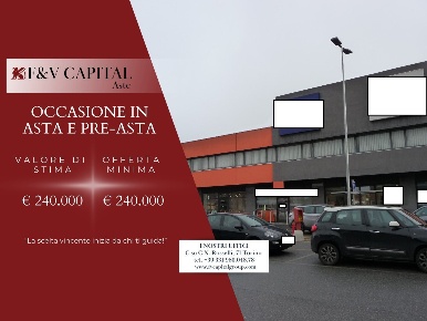 Foto Locale commerciale in Strada Torino, Caselle Torinese Centro