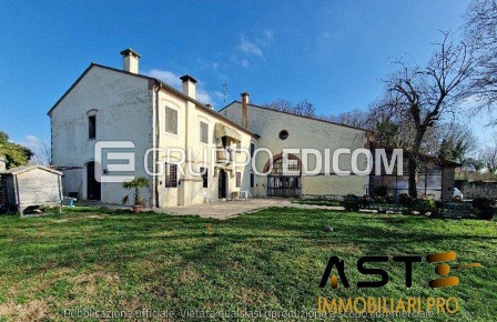 Foto Appartamento in Via Monticelli, Sossano di 187 m² con 6 locali