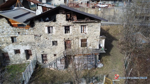 Foto Case semi ndipendenti a Edolo di 243 m² con 9 locali in vendita