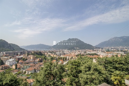 Foto Appartamento in Via Dei Poggi, Lecco Acquate di 135 m² con 4 locali