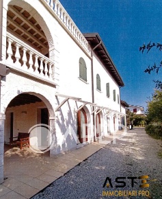 Foto Villa unifamiliare in via Cesare Battisti, Albignasego di 366 m²