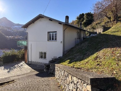 Foto Appartamento in Via Provinciale 30, Dizzasco Muronico con 4 locali