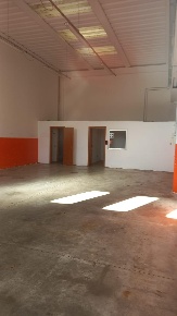 Foto Capannone industriale a Calcinaia di 300 m² con 2 locali in affitto