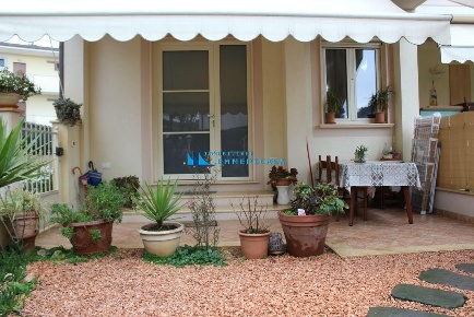 Foto Appartamento a Montignoso Cinquale di 120 m² con 5 locali in affitto