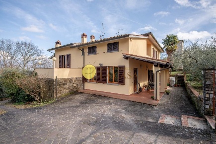 Foto Casa indipendente a Figline e Incisa Valdarno di 300 m² con 12 locali